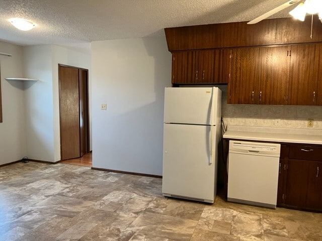 Photo - 3 Bed 1 Bath Unit in Olds, AB Unit Upper