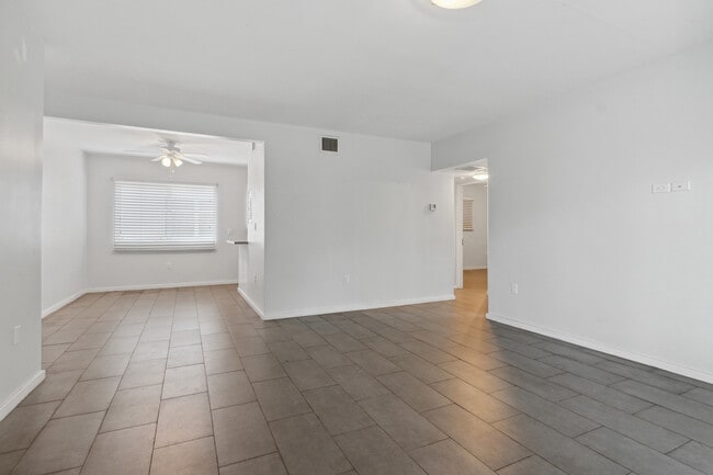Photo - 8501 Hawthorne Ave Unit # 4