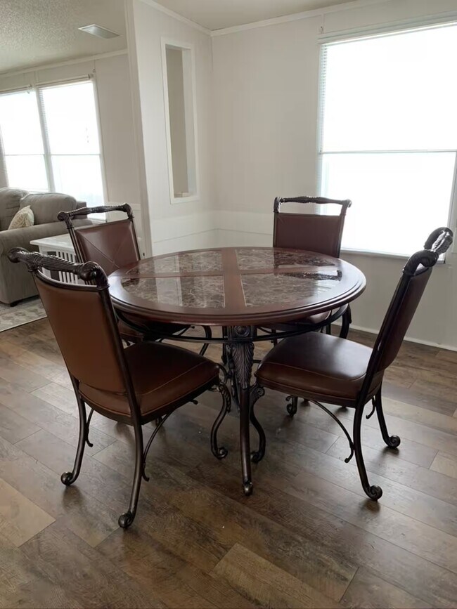 Photo - 1867 Avon Rd