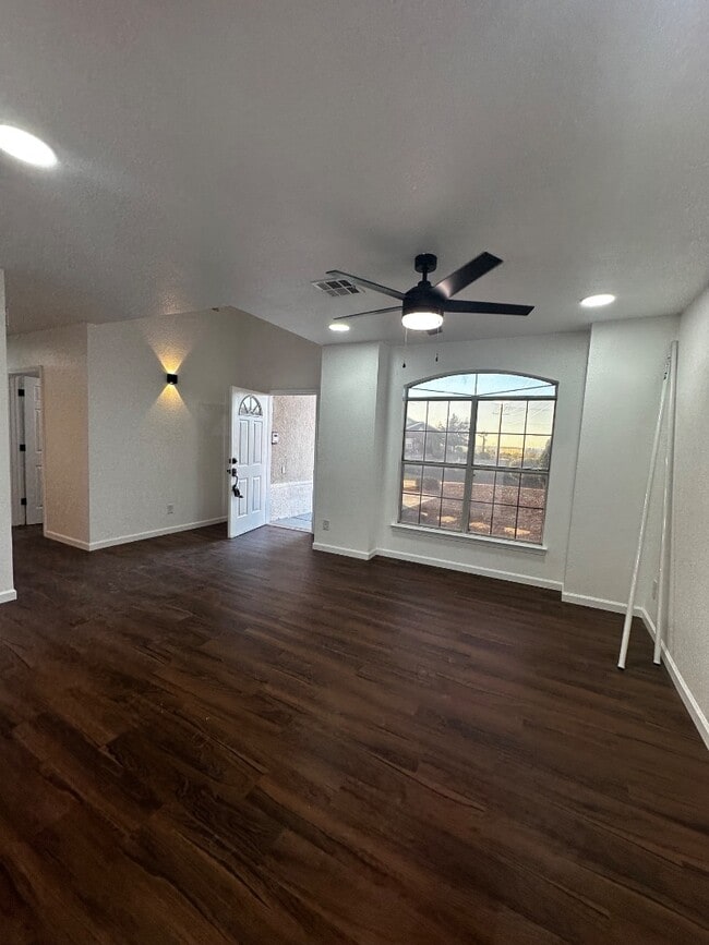 Photo - 7600 Plaza Redonda Dr