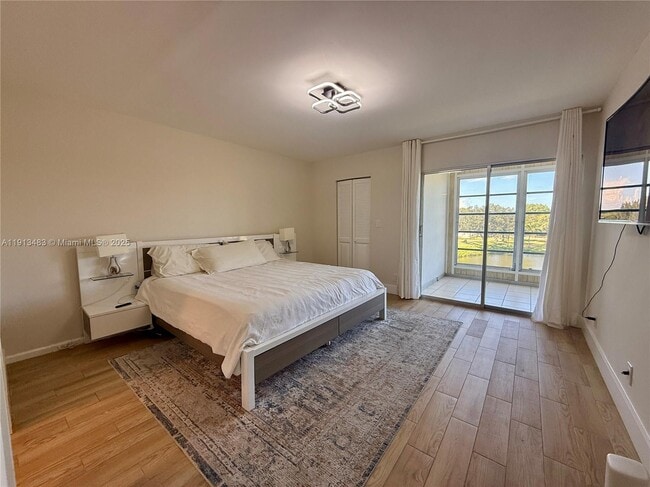 Photo - 4301 Martinique Cir Unit E4