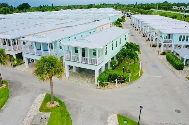 Building Photo - 252 NE Ebbtide Way Rental