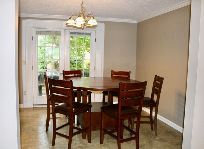 Photo - 115 Biscayne Dr NW