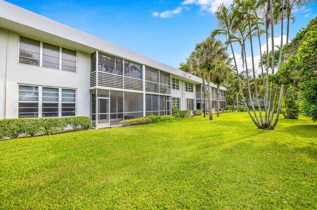 Building Photo - 4200 Oaks Terrace Unit 104