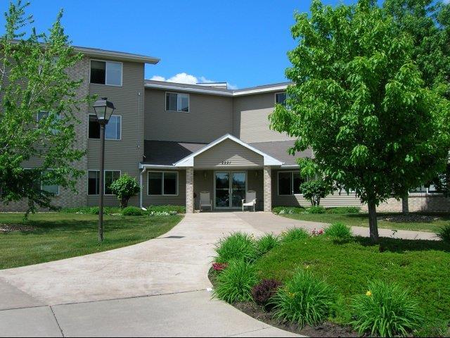 Entrada principal - Hanley Place Senior Apartments