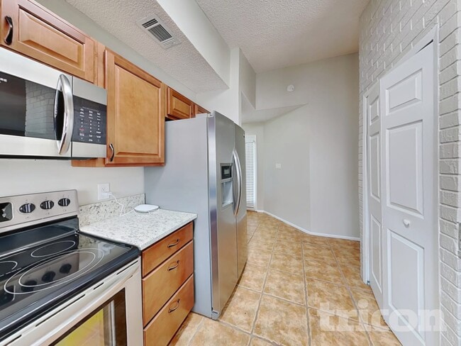860 N Lake Sterling Ct
