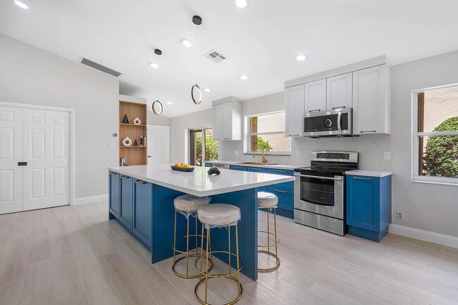 Photo - 8031 Nadmar Ave