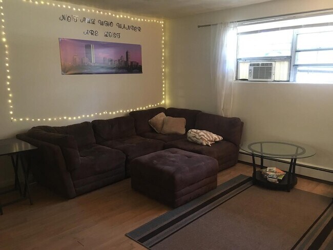 Living room - 8 Robinwood Avenue Unit 2