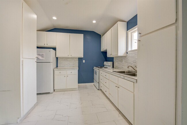 Photo - 8709 Knox St Unit B