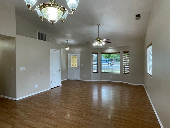 Photo - Beautiful 3 Bedroom 2 Bath Home in Eagle Point-Newly Upgraded