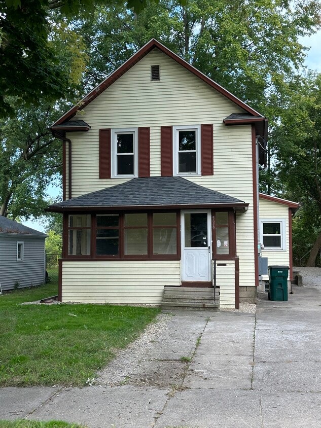 Photo - 526 Beech St (Lansing, MI)