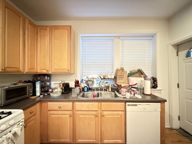 Photo - 3455 N Bosworth Ave Unit F2