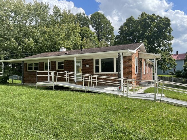 Charming 4 Bedroom, 3 Bathroom Home in the... - Charming 4 Bedroom, 3 Bathroom Home in the...