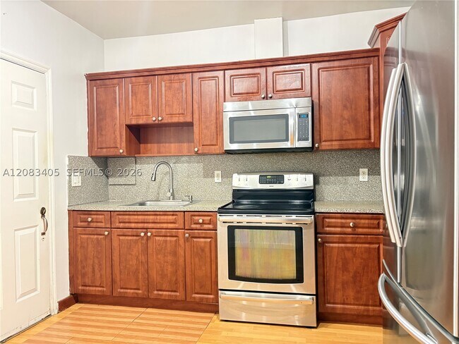 Photo - 700 SW 51st Ave