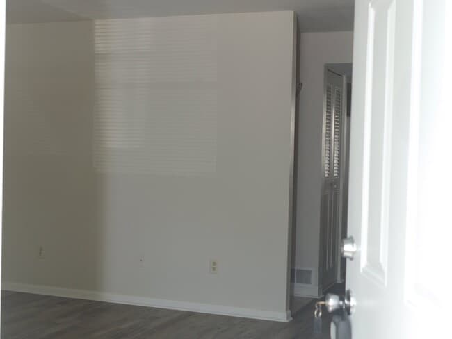 Photo - 1623 Williamsburg Ln E