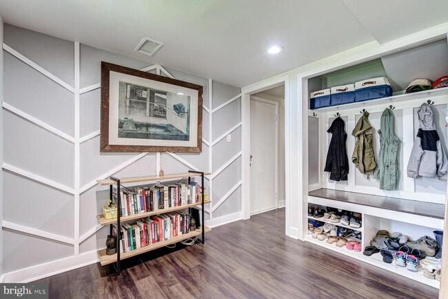 Photo - 7806 Jansen Dr
