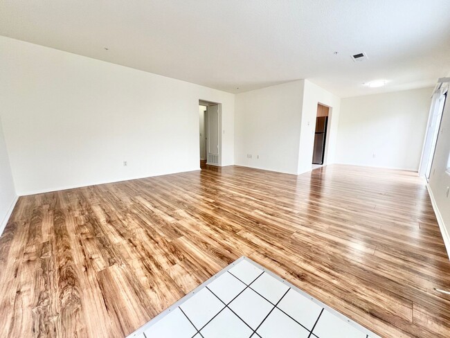 Building Photo - 10632 Oak St Unit 10636 Oak Street