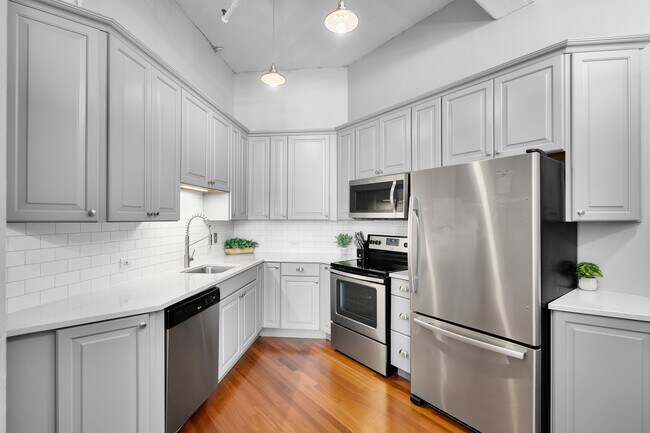 Photo - 124 W Polk St