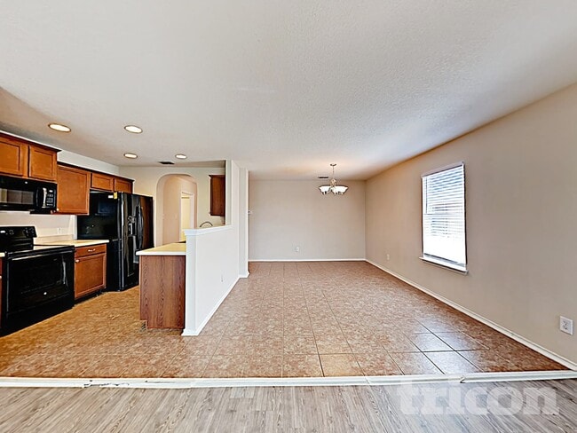 Photo - 2319 Camberly View