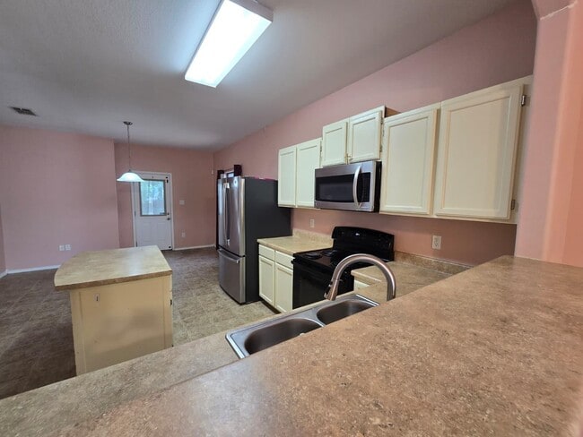 5507 Marlin Dr
