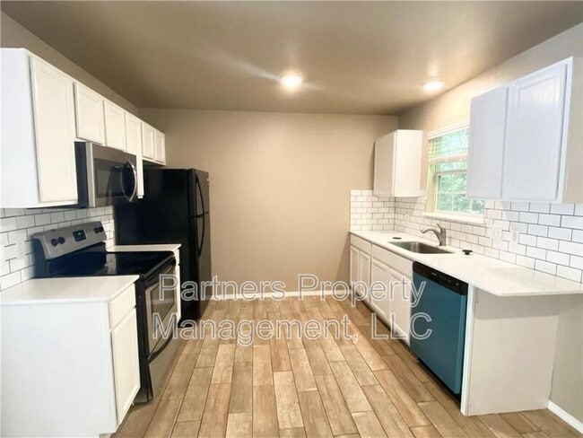 Photo - 1530 N Addington Ave