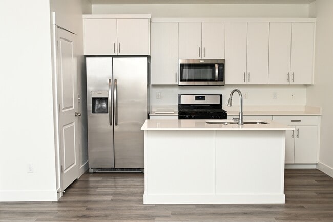 Photo - 460 W 15 S