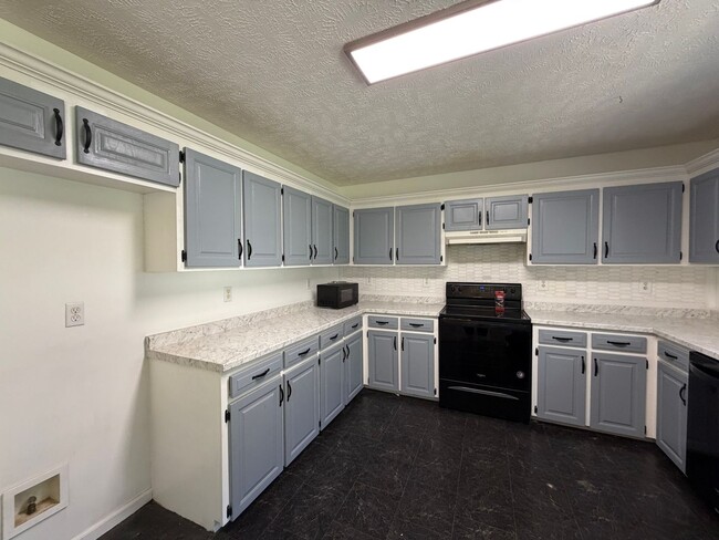 Photo - 3-Bedroom Home in Quiet Neighborhood Located in St. Robert, MO!