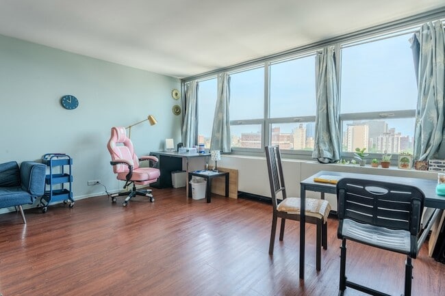 Photo - 1700 E 56th St Unit 1403