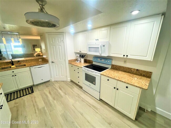 Photo - 606 Shorewood Dr Unit C 303