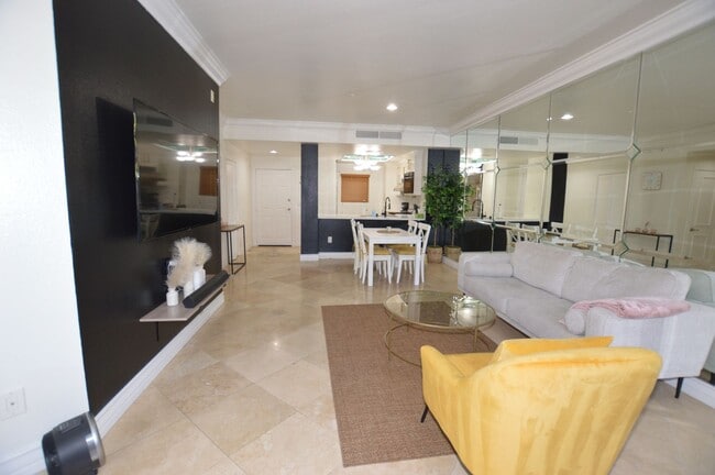 Photo - Newly Remodeled & Furnished Luxury Condo Rental near the Las Vegas Strip! Unidad 127