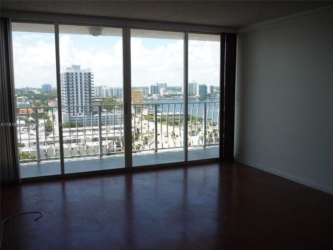 Photo - 7601 E Treasure Dr Unidad 1901