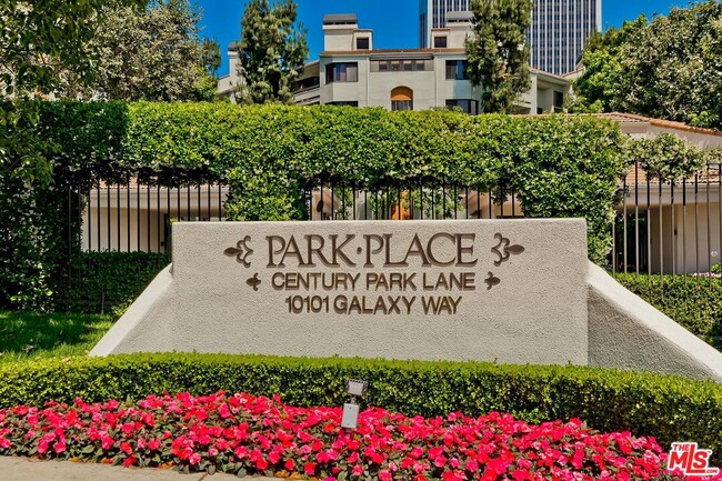 2142 Century Park Ln Unidad 102