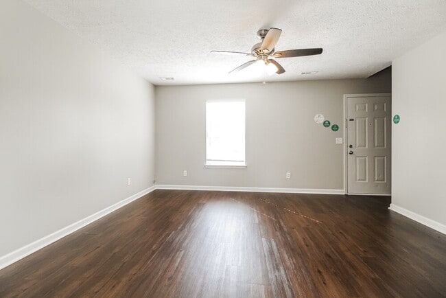 Photo - 1980 Old Castle Dr