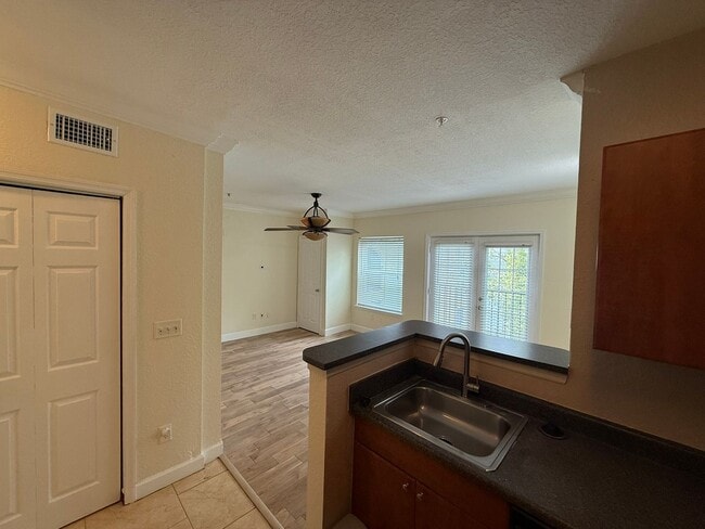 Photo - 304 E South St Unidad 5024