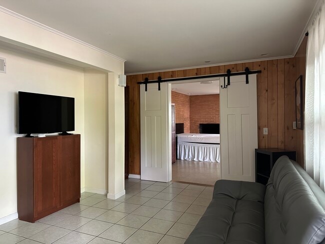 Building Photo - 1205 E 29th Pl Rental