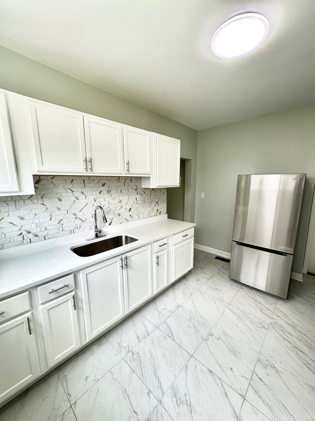 Photo - 8837 S Wallace St Unit Apt 2 - $1,800