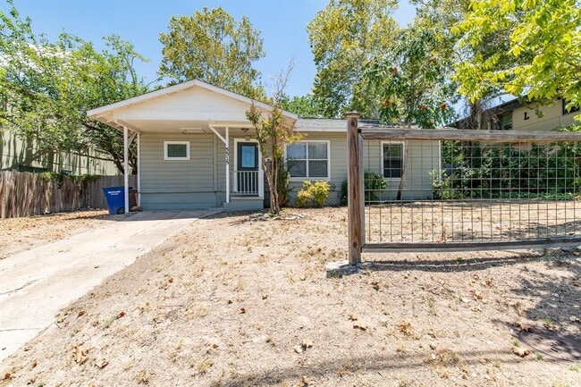 Building Photo - 5515 Roosevelt Ave