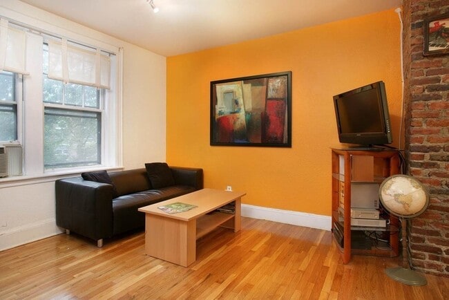 Building Photo - 114 Strathmore Rd Unit 305