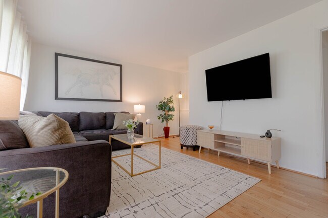 Photo - 1404 36th St N