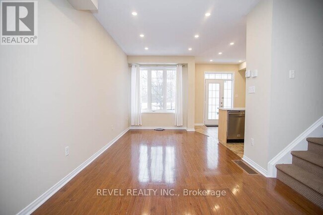 Photo - 21 Diana Ave