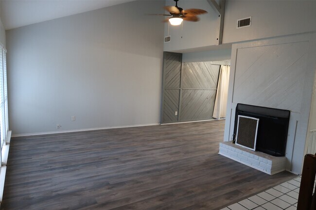 Photo - 15326 McConn St