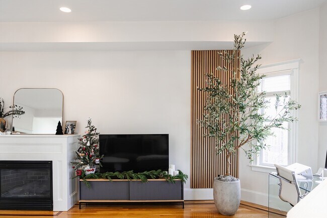 Photo - 663 E 7th St Unit 3