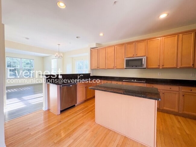 Photo - 6137 Hanlon St