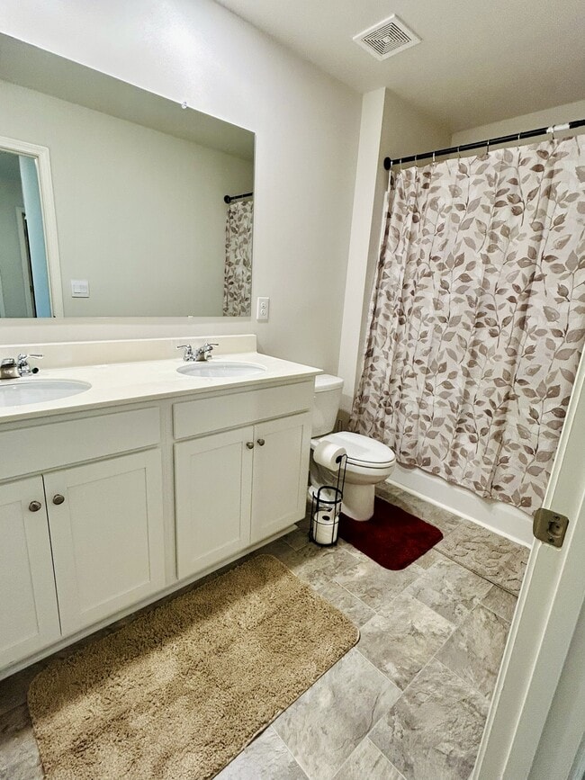 2nd Full Bathroom - 2nd Floor - 373 Stoneybrook Dr