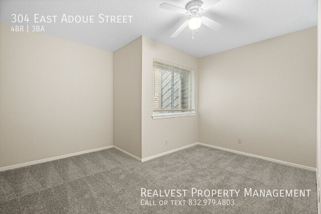 Photo - 304 E Adoue St