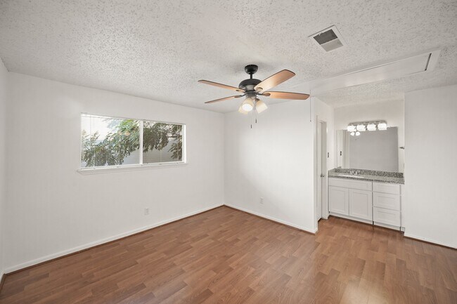 Photo - 3987 Tanglewilde St Unit True