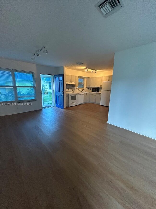 Photo - 305 Lewis Ln Unit 8