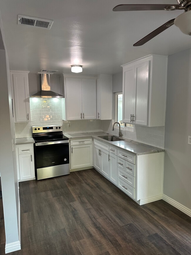Building Photo - 648 W Peralta Way