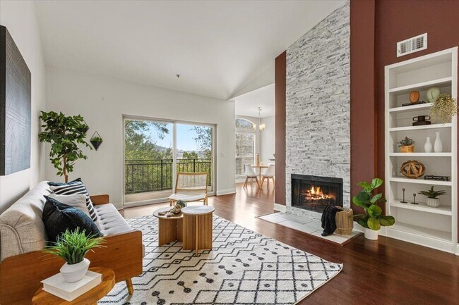 Building Photo - 6000 Shepherd Mountain Cove Unit 411