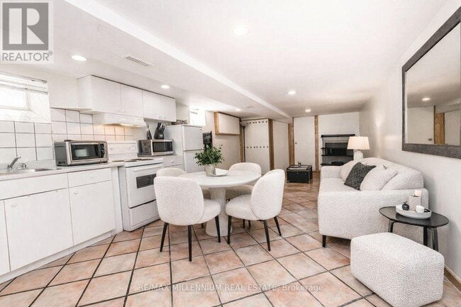 Photo - 533 Beresford Ave